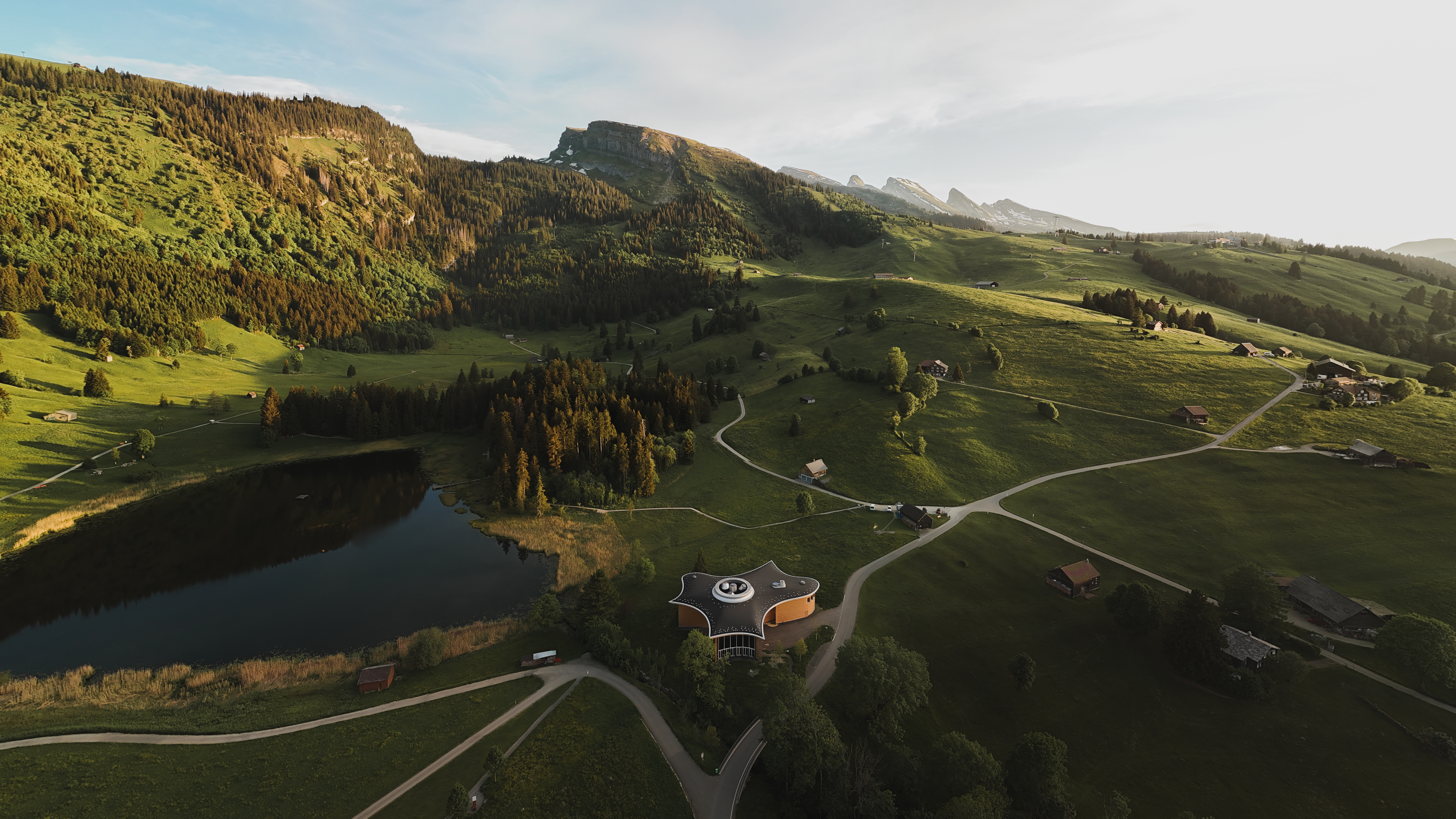 Klanghaus Toggenburg am Schwendisee – Luftaufnahme